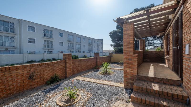 4 Bedroom Property for Sale in Cravenby Western Cape